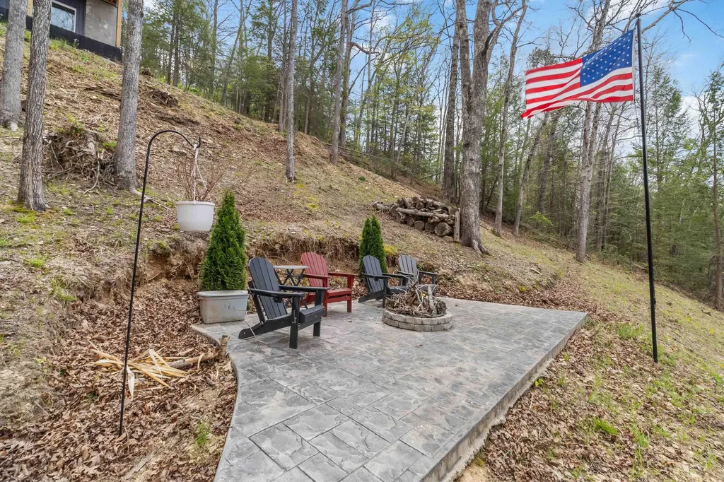 1265 Cliffs Edge Road East Bernstadt KY 40729