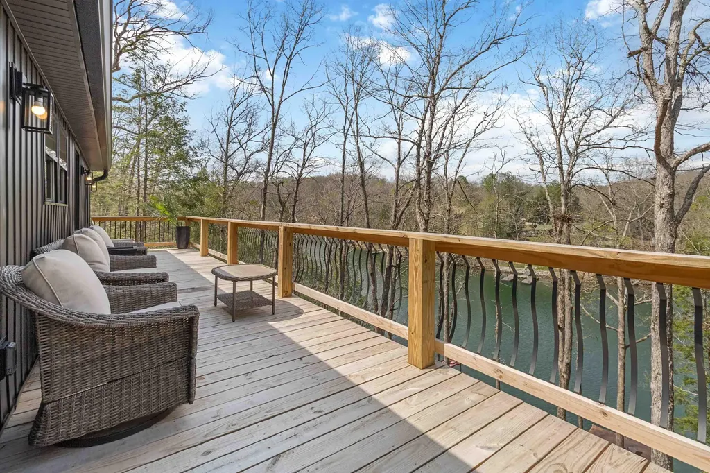 1265 Cliffs Edge Road East Bernstadt KY 40729