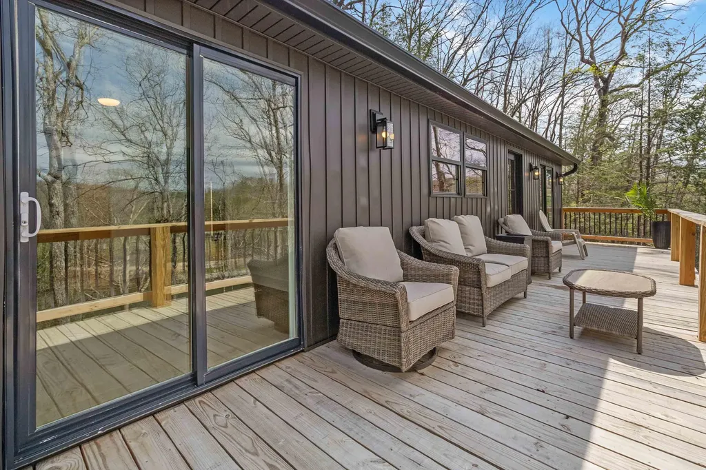 1265 Cliffs Edge Road East Bernstadt KY 40729