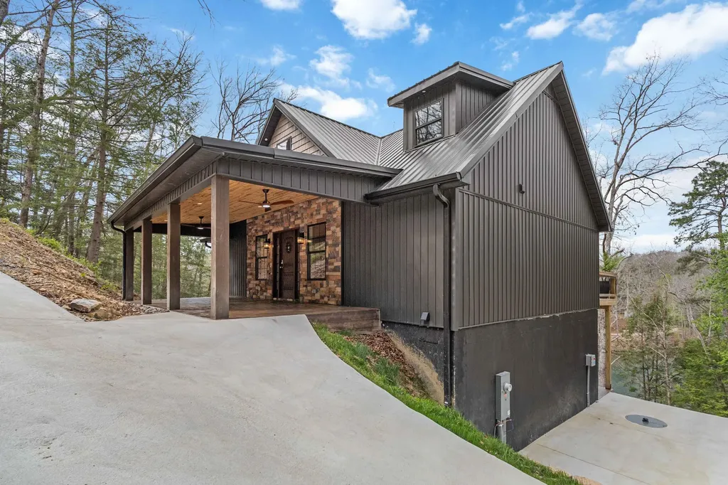 1265 Cliffs Edge Road East Bernstadt KY 40729