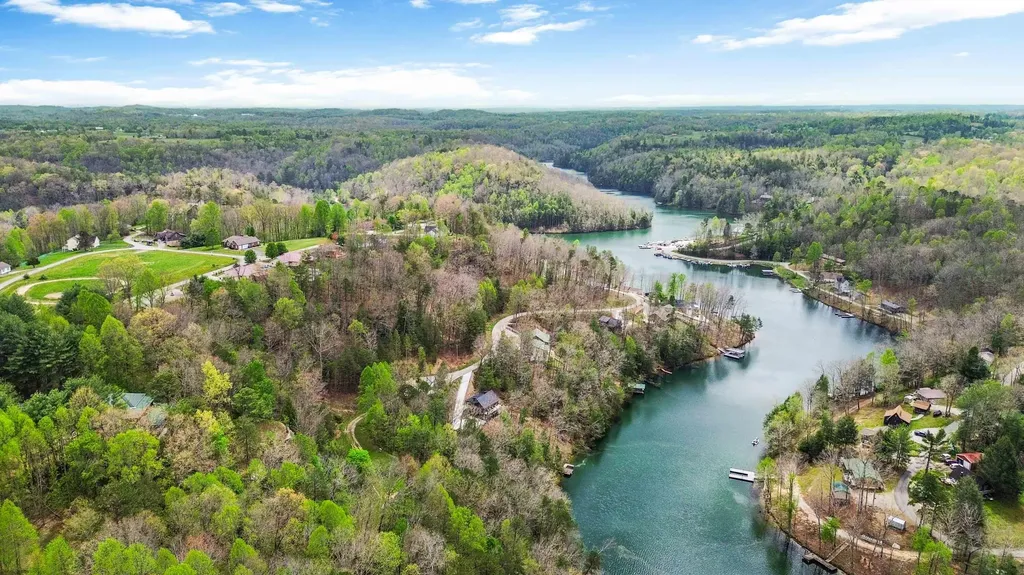 1265 Cliffs Edge Road East Bernstadt KY 40729