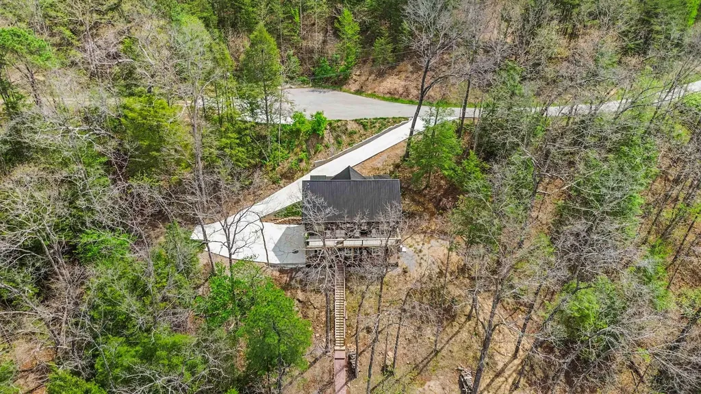 1265 Cliffs Edge Road East Bernstadt KY 40729