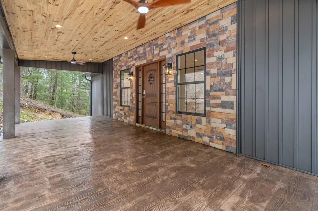 1265 Cliffs Edge Road East Bernstadt KY 40729