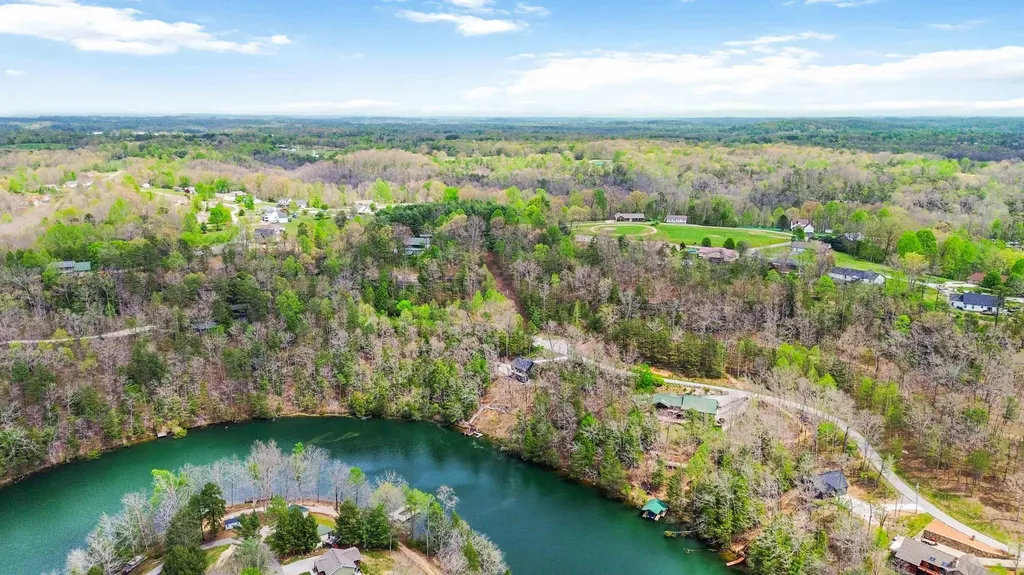 1265 Cliffs Edge Road East Bernstadt KY 40729