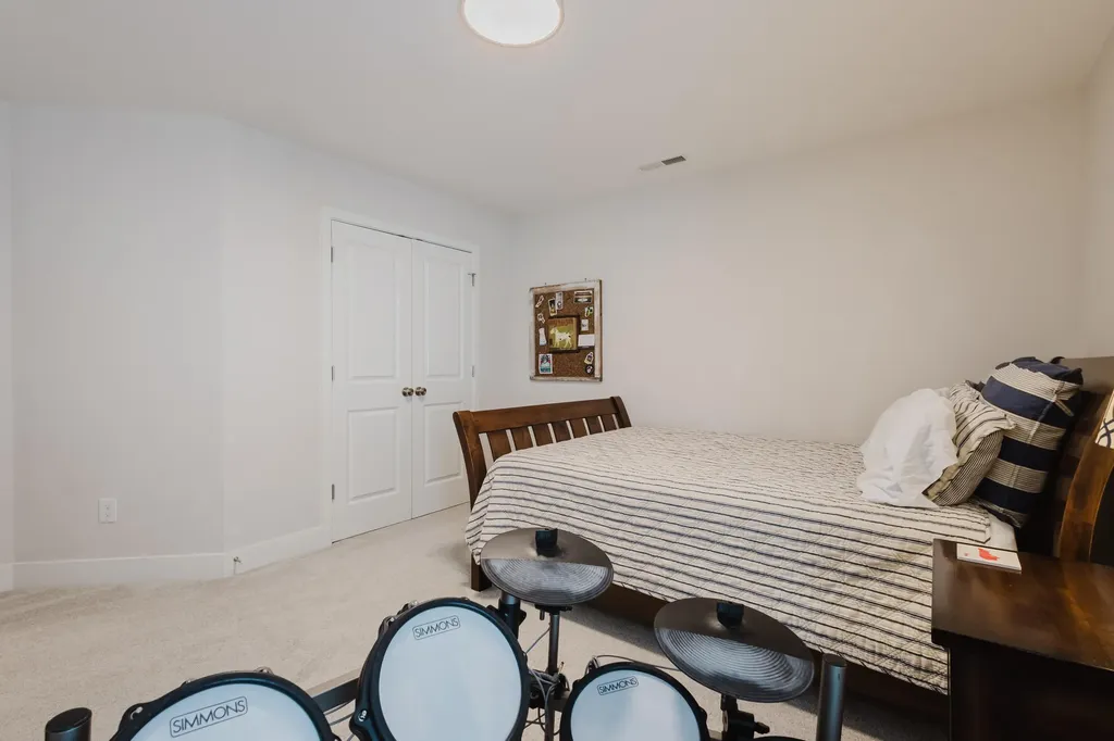 1045 Squirrel Nest Lane Lexington KY 40509