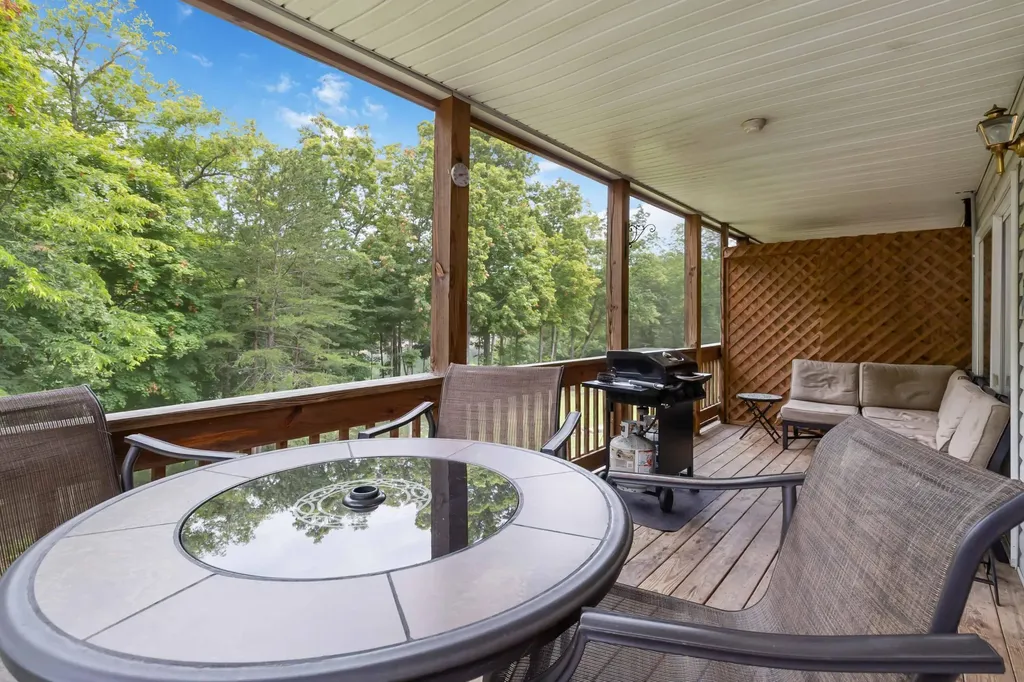 2394 Roberts Bend Road Burnside KY 42519