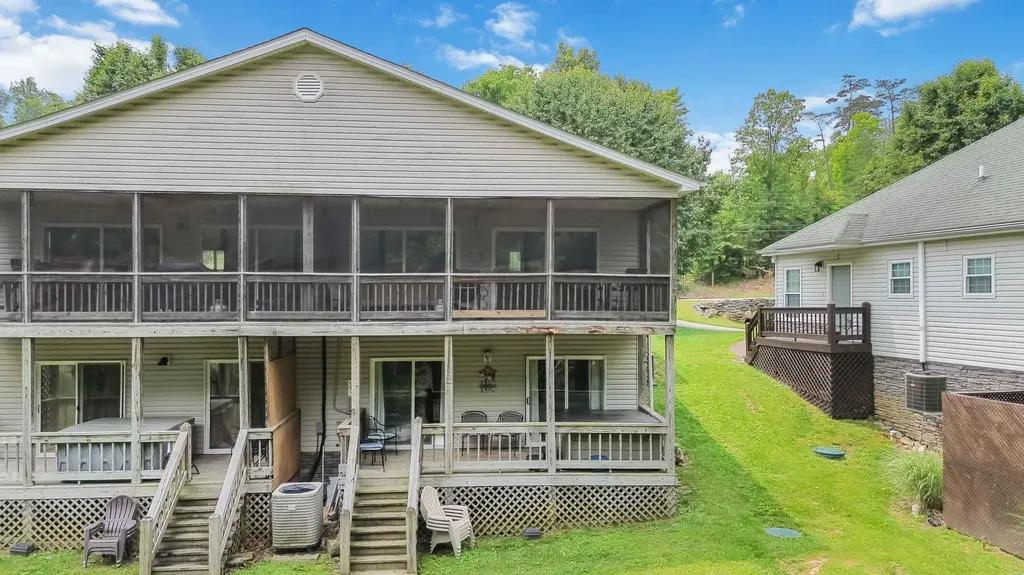 2394 Roberts Bend Road Burnside KY 42519