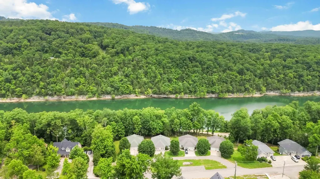 2394 Roberts Bend Road Burnside KY 42519