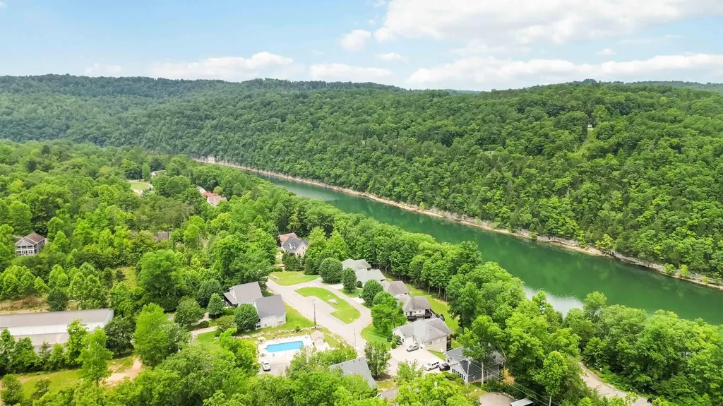 2394 Roberts Bend Road Burnside KY 42519