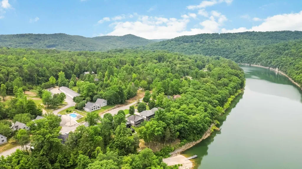 2394 Roberts Bend Road Burnside KY 42519