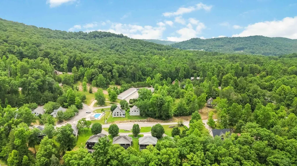 2394 Roberts Bend Road Burnside KY 42519