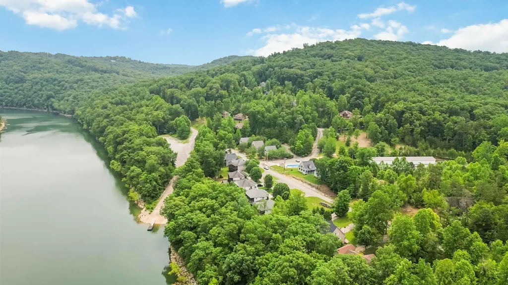 2394 Roberts Bend Road Burnside KY 42519