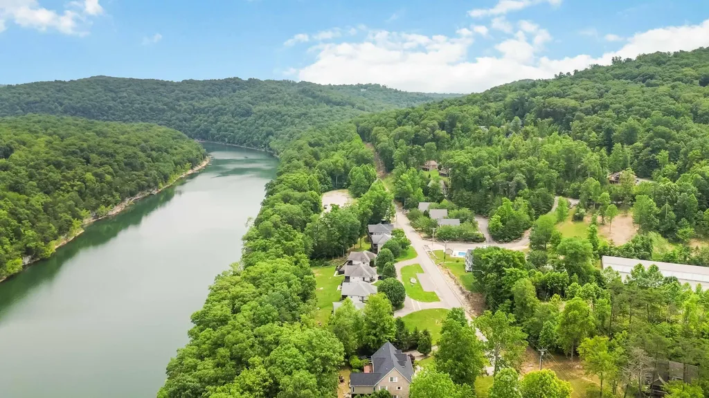 2394 Roberts Bend Road Burnside KY 42519