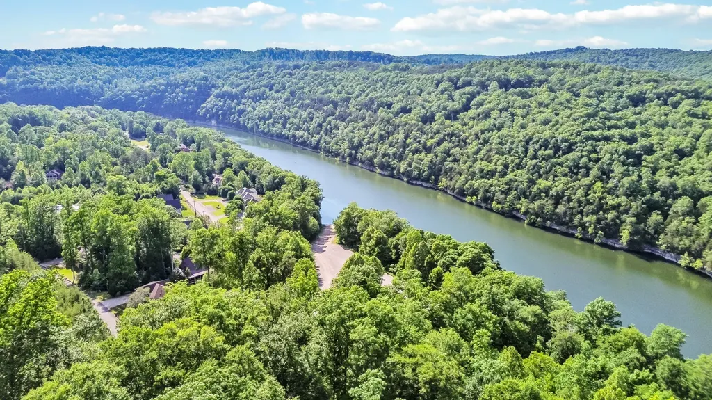 2394 Roberts Bend Road Burnside KY 42519