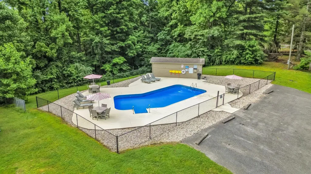 2394 Roberts Bend Road Burnside KY 42519