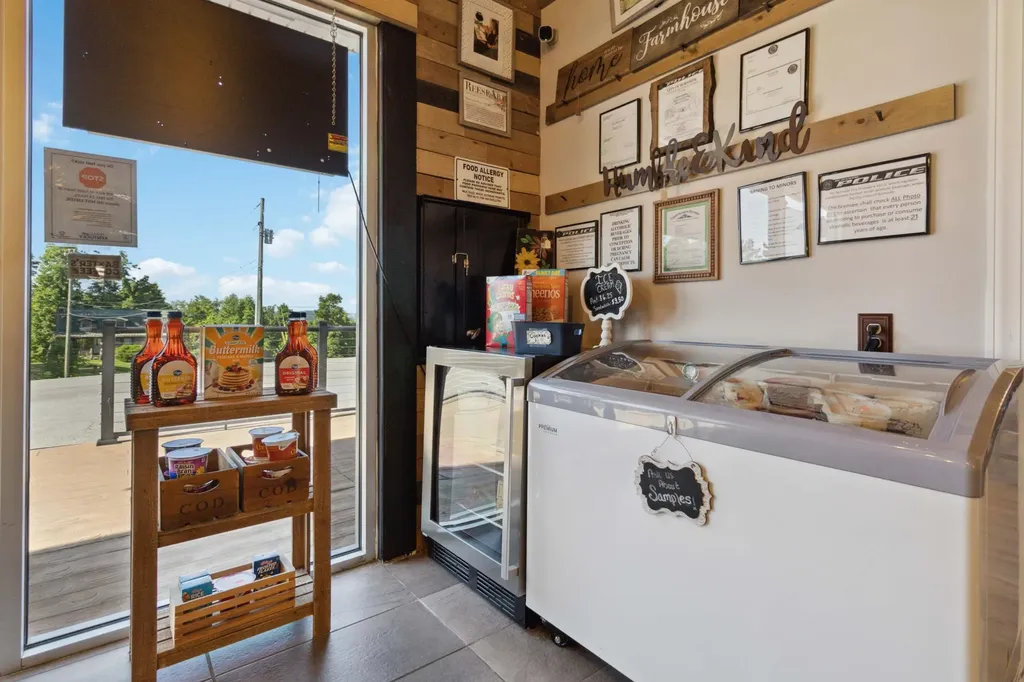 2394 Roberts Bend Road Burnside KY 42519
