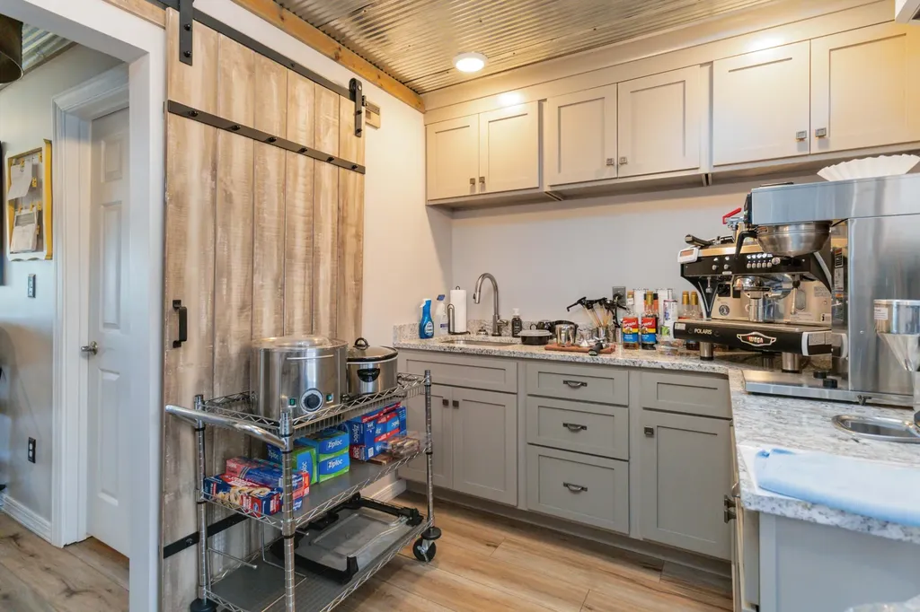 2394 Roberts Bend Road Burnside KY 42519