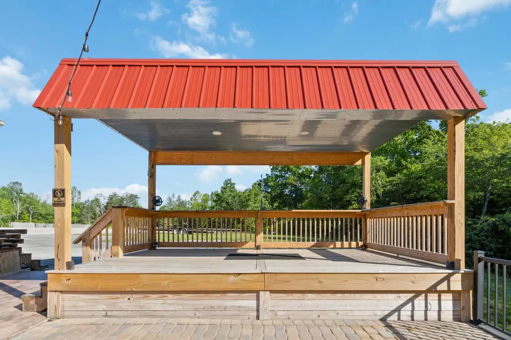 2386 Roberts Bend Road Burnside KY 42519