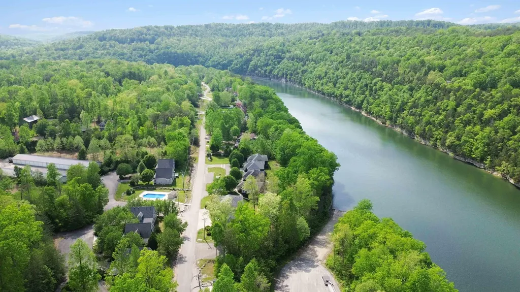 2386 Roberts Bend Road Burnside KY 42519