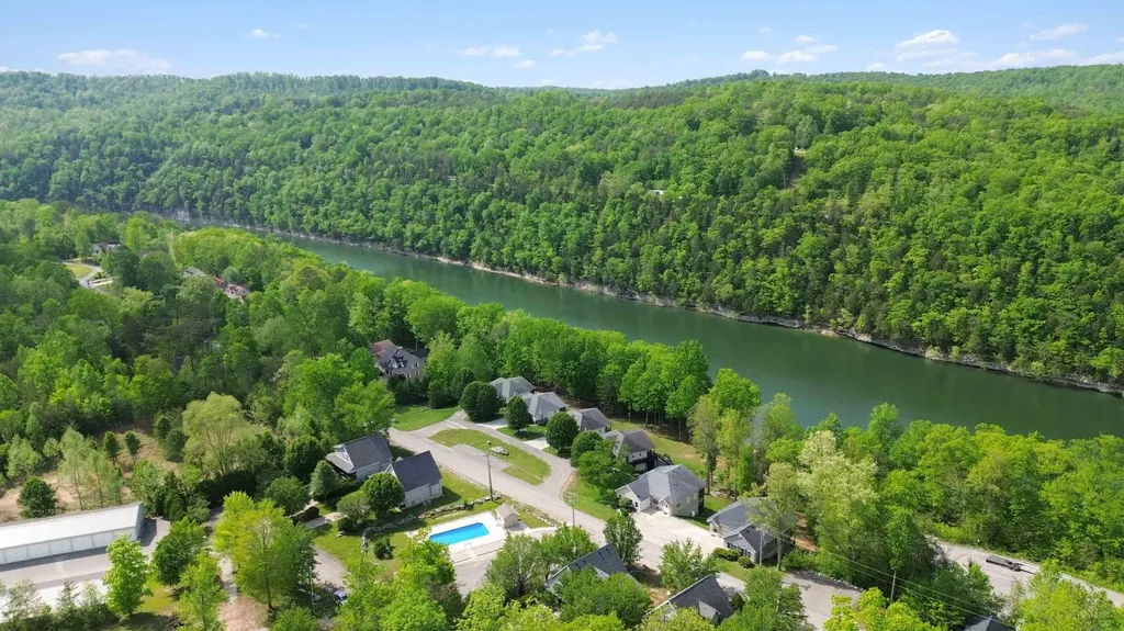 2386 Roberts Bend Road Burnside KY 42519