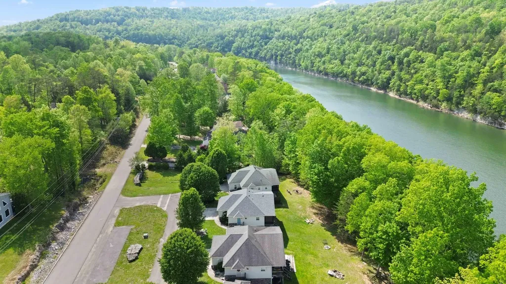2386 Roberts Bend Road Burnside KY 42519