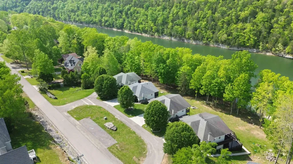 2386 Roberts Bend Road Burnside KY 42519