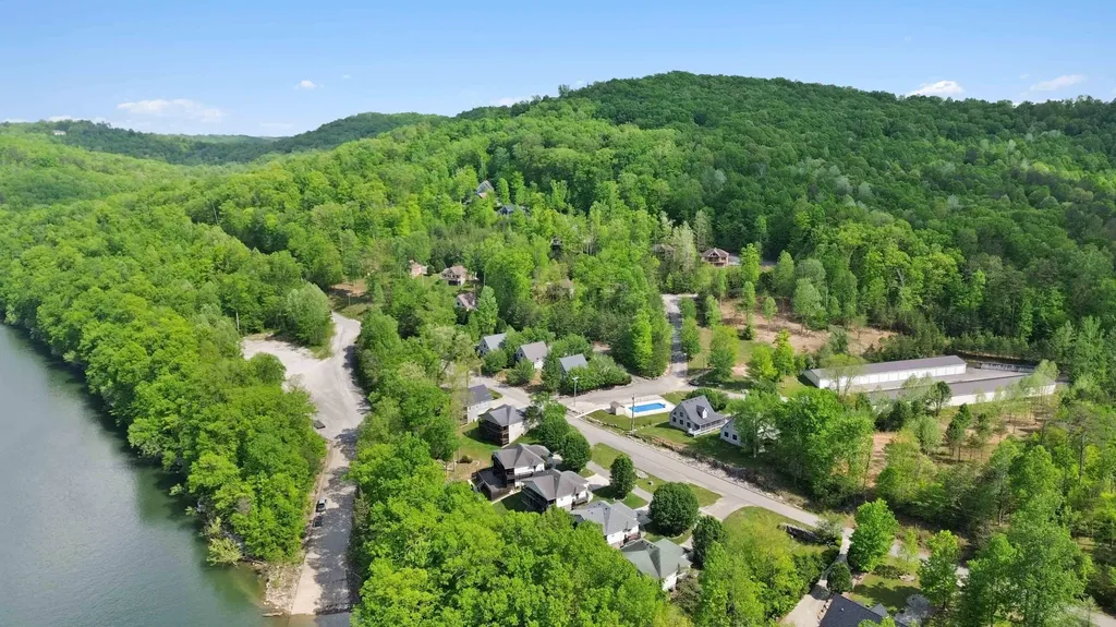 2386 Roberts Bend Road Burnside KY 42519