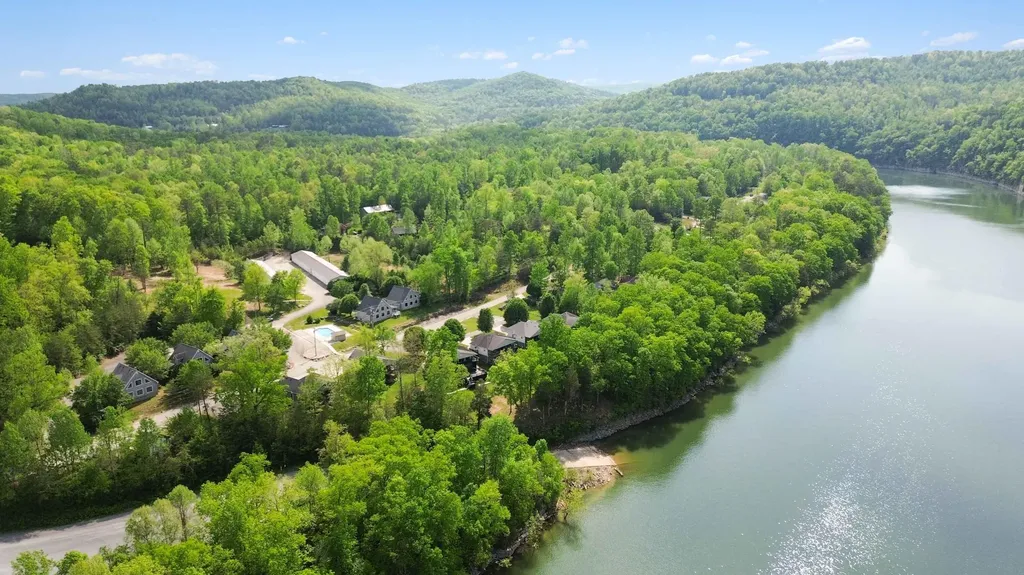 2386 Roberts Bend Road Burnside KY 42519
