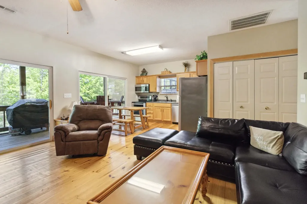 2386 Roberts Bend Road Burnside KY 42519