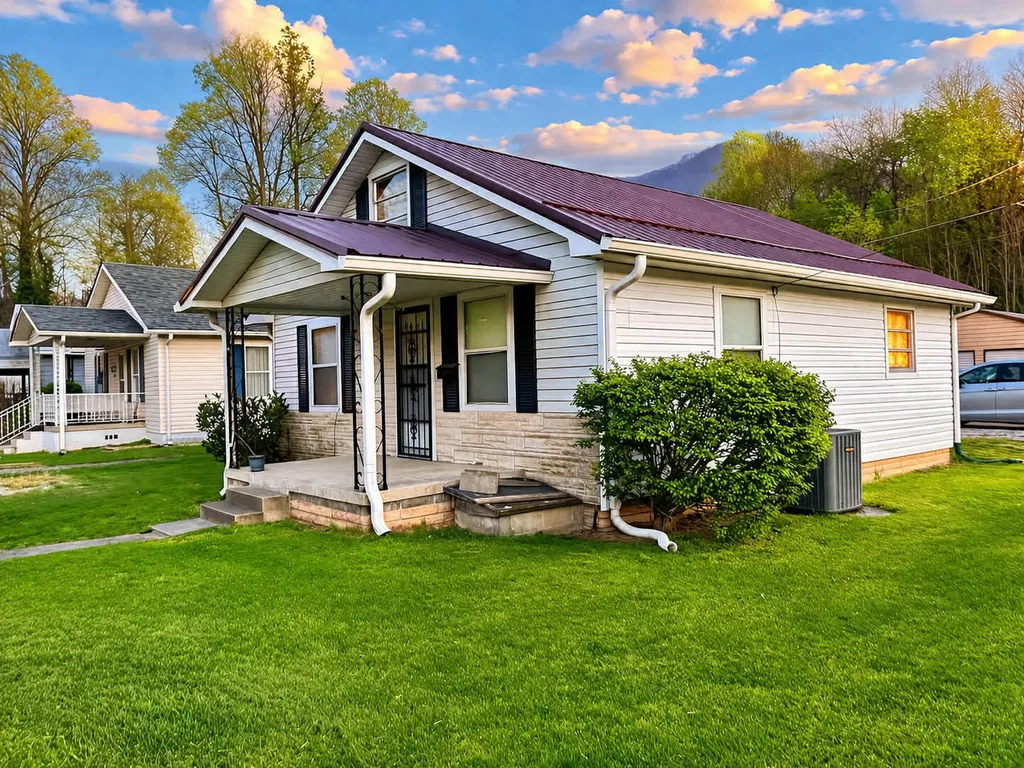 813 White Street Cumberland KY 40823