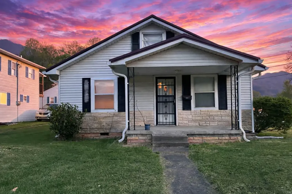 813 White Street Cumberland KY 40823