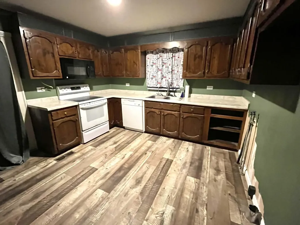 813 White Street Cumberland KY 40823