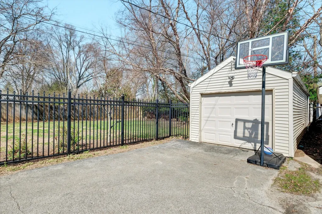 303 N Hubbards Lane Louisville KY 40207