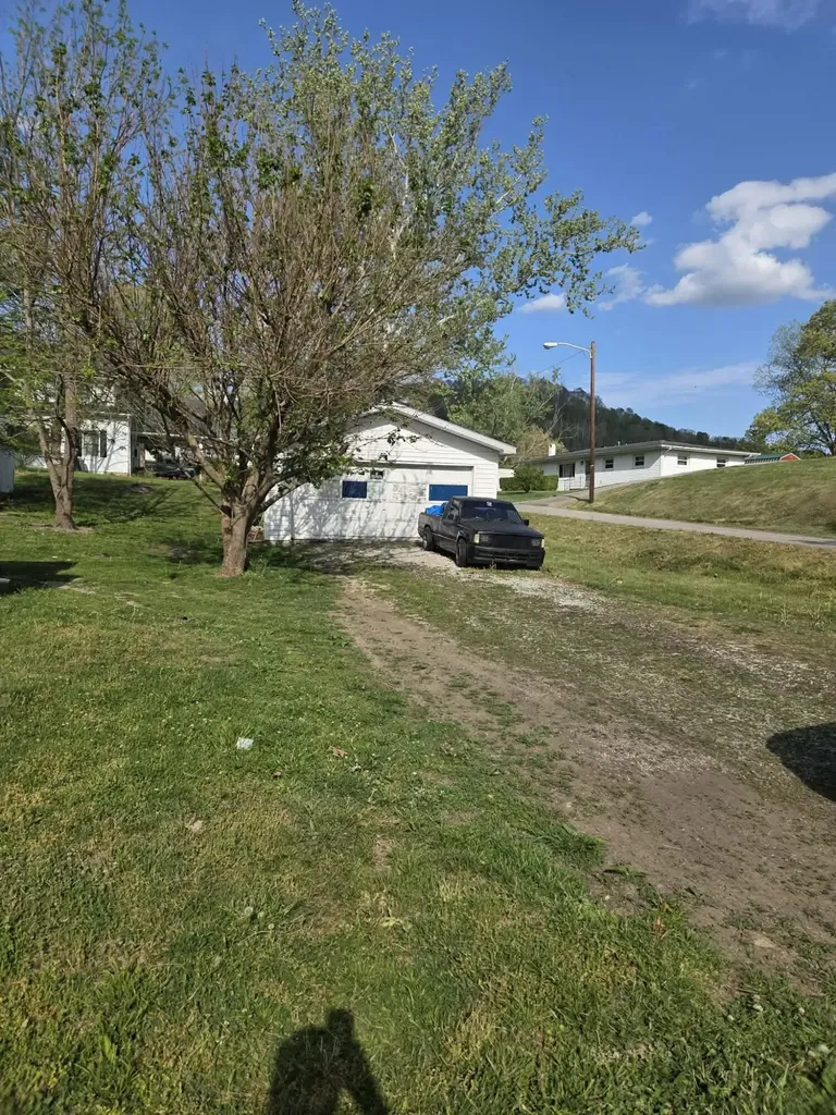 517 Cantrill Street Irvine KY 40336