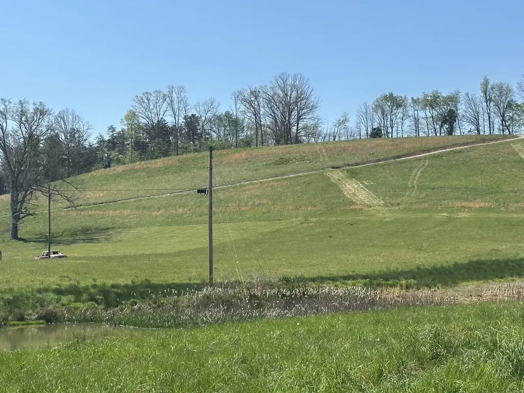 19 Coon Trail East Bernstadt KY 40729