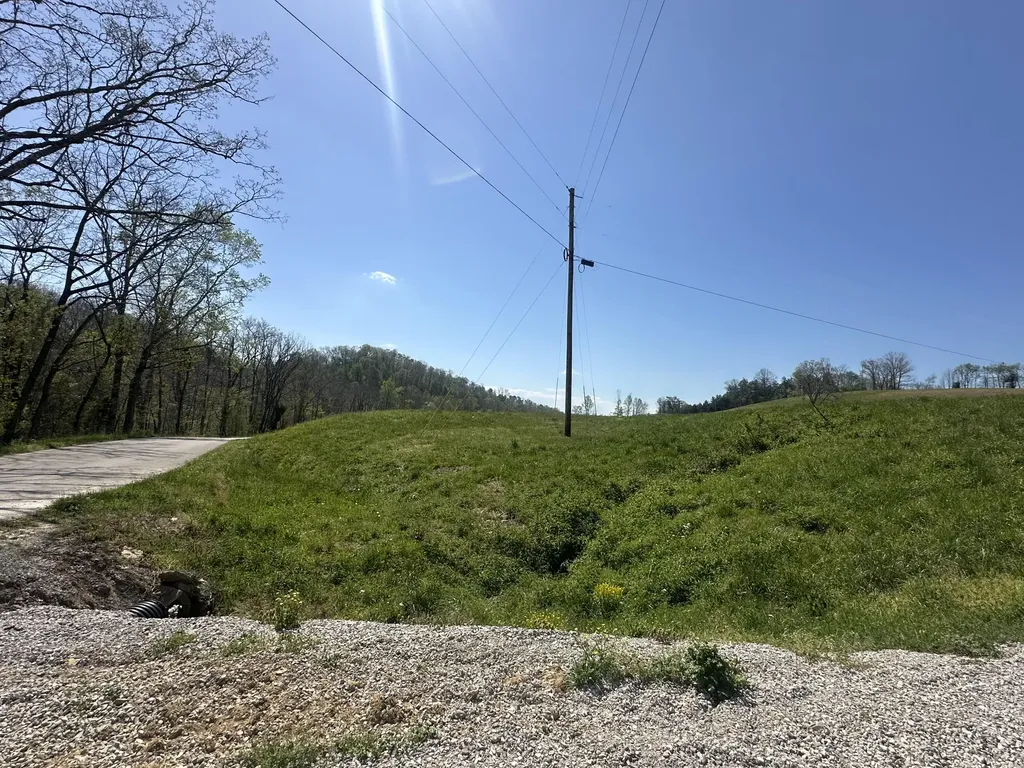 19 Coon Trail East Bernstadt KY 40729