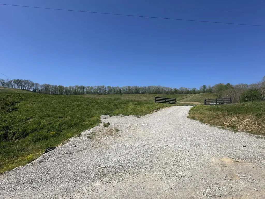 19 Coon Trail East Bernstadt KY 40729