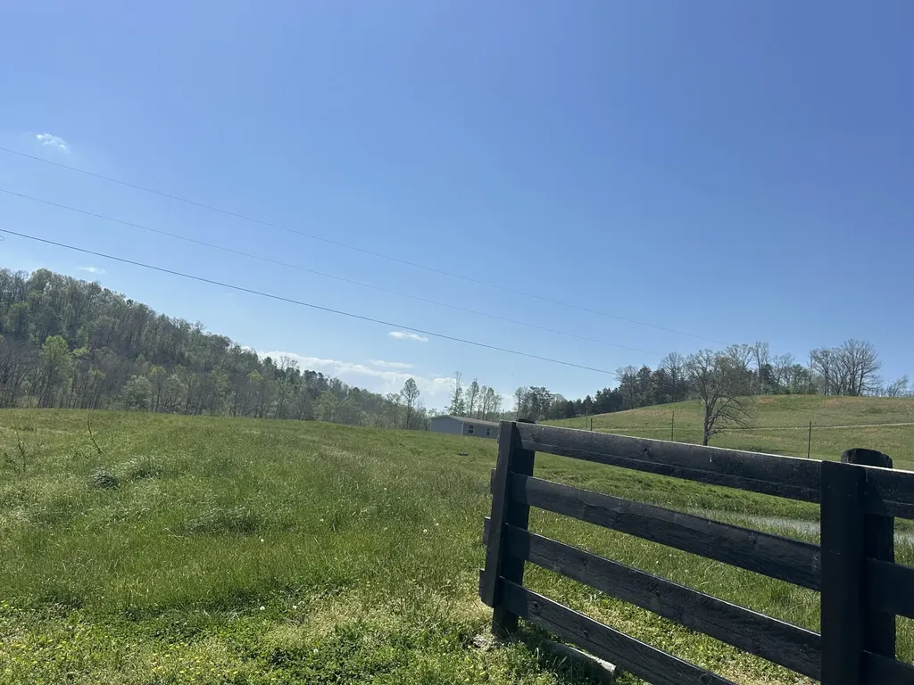 19 Coon Trail East Bernstadt KY 40729
