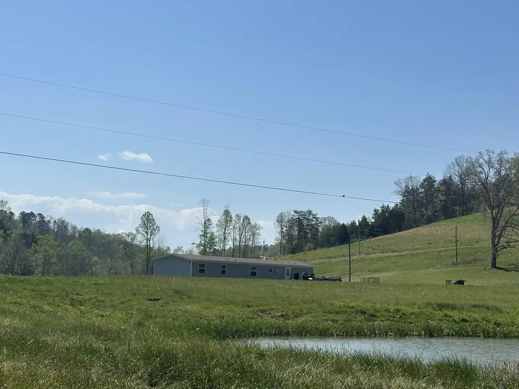 19 Coon Trail East Bernstadt KY 40729