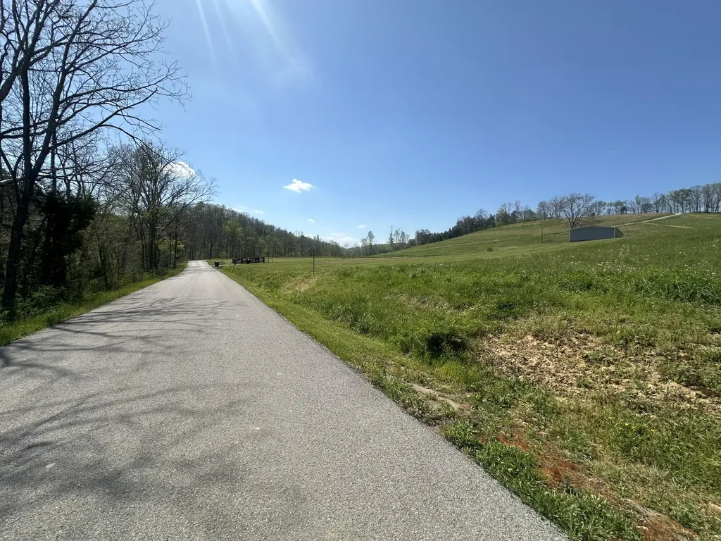 19 Coon Trail East Bernstadt KY 40729