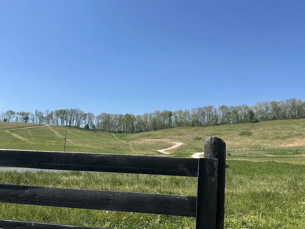 19 Coon Trail East Bernstadt KY 40729