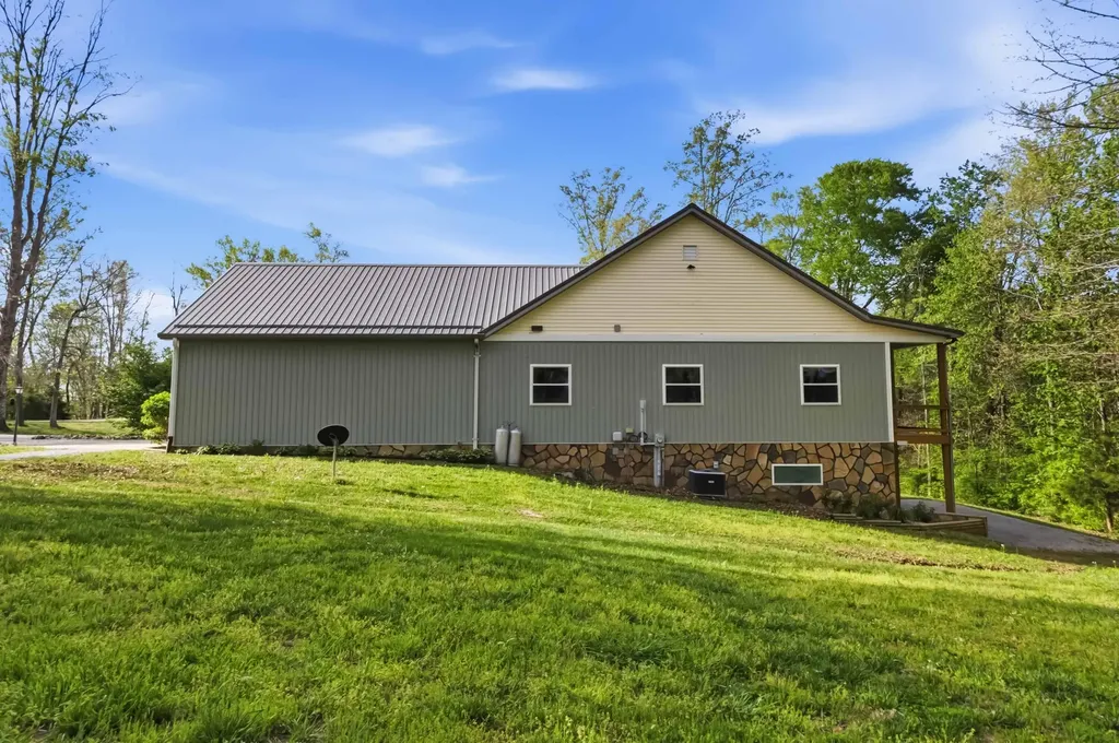 217 N E Highway 1248 Somerset KY 42503