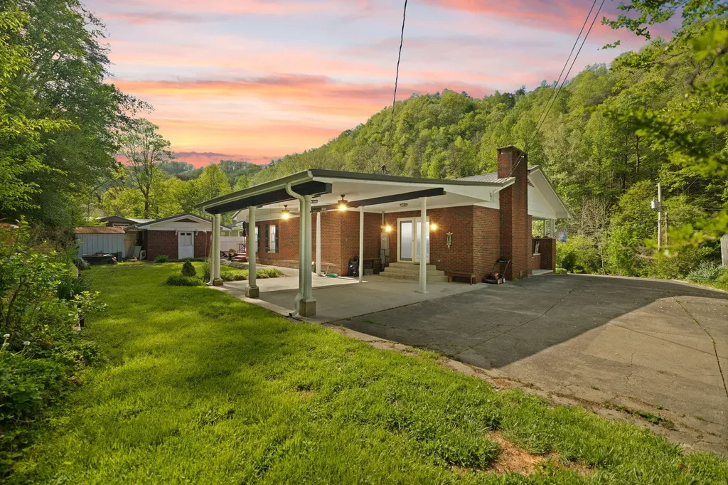 191 Armory Road Prestonsburg KY 41653