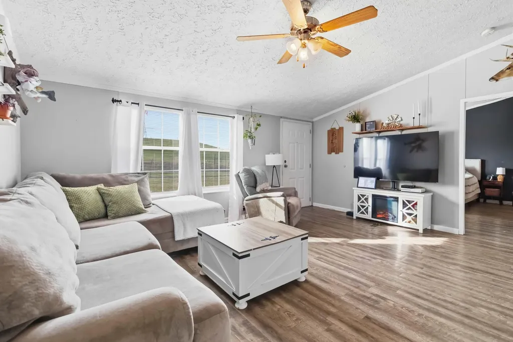 186 George Lane Road Lancaster KY 40444