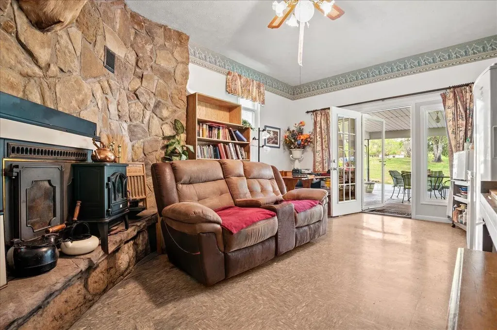 2922 State Highway 1232 Gray KY 40734