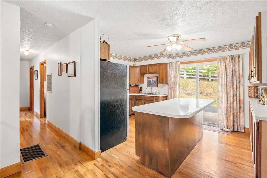 2922 State Highway 1232 Gray KY 40734