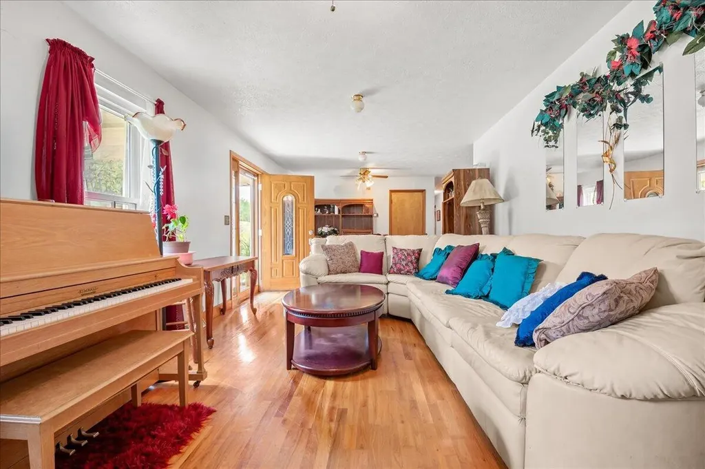 2922 State Highway 1232 Gray KY 40734