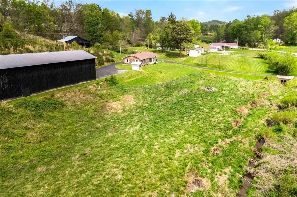 2922 State Highway 1232 Gray KY 40734