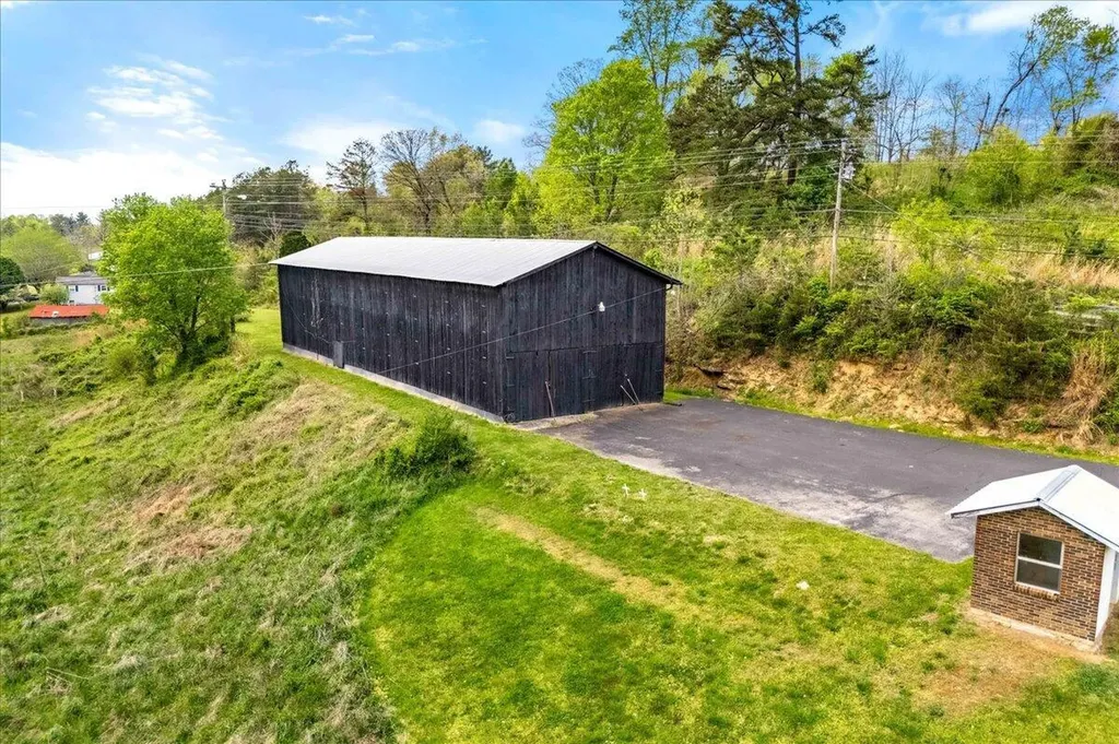 2922 State Highway 1232 Gray KY 40734