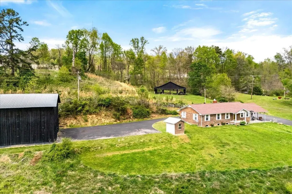 2922 State Highway 1232 Gray KY 40734